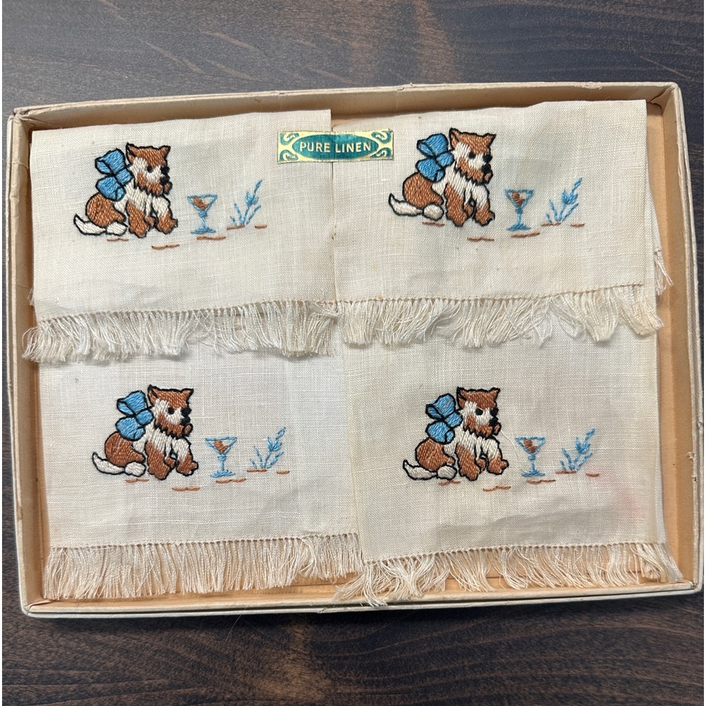 4 Vintage Linen Cocktail Napkins
